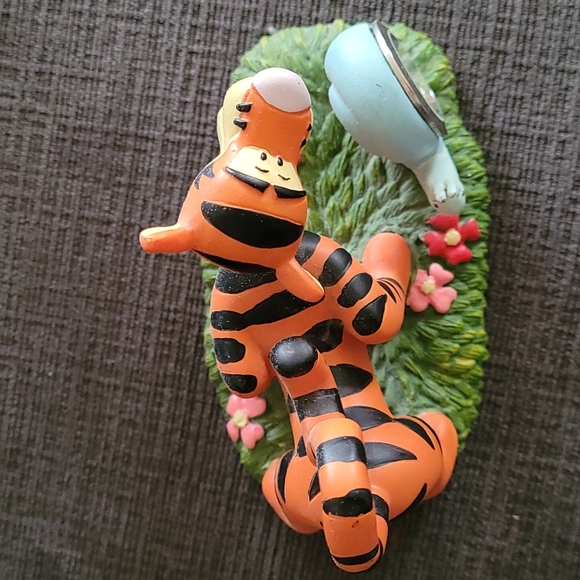 Tigger And Snail Clock - Picture 2 of 11